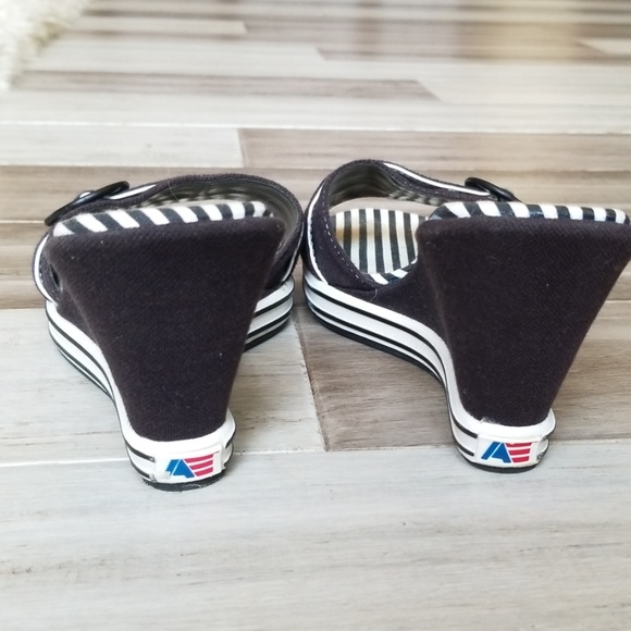AE Wedge Sandals - Picture 3 of 7